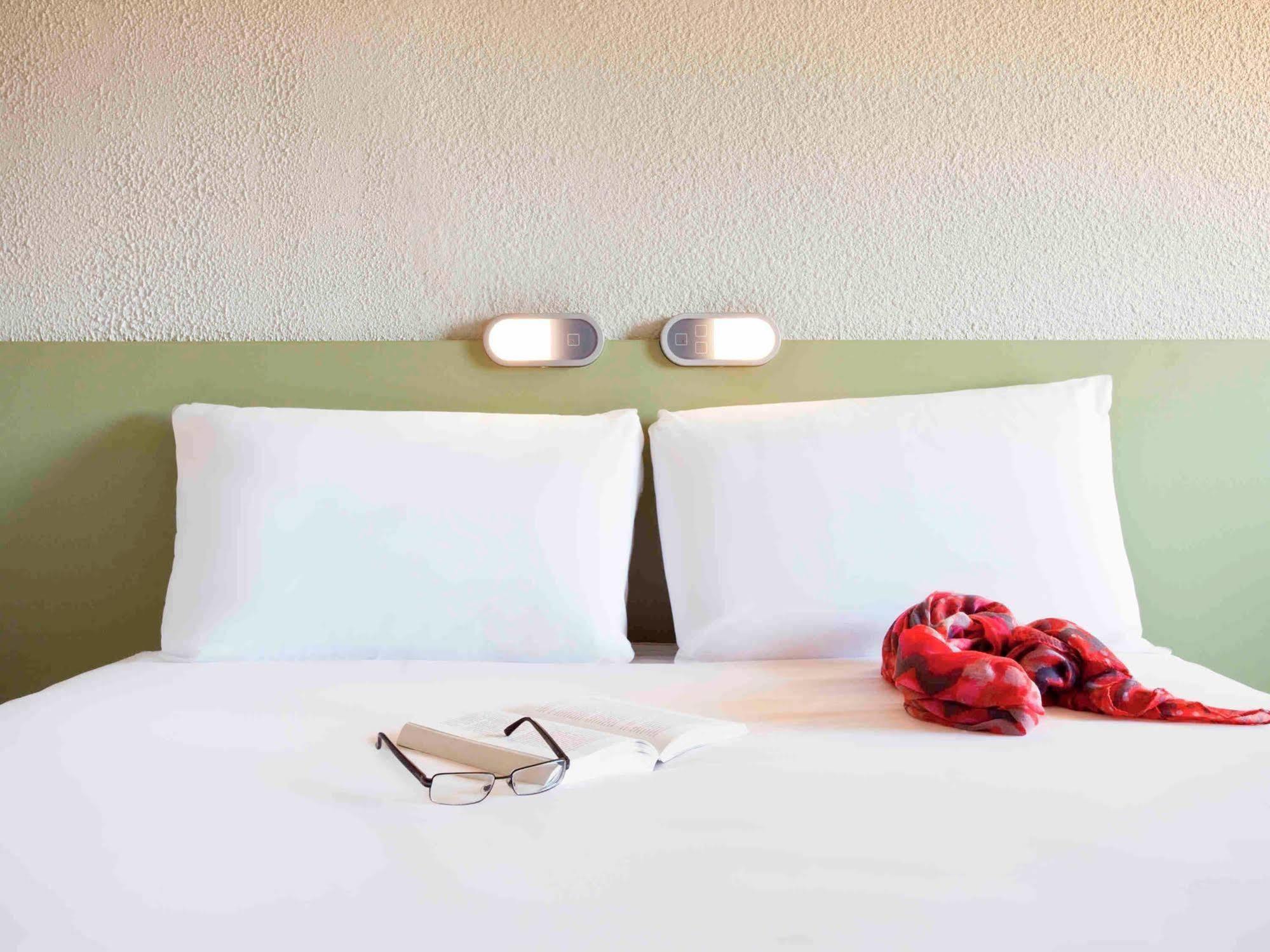 Hotel Ibis Budget Aix Les Bains - Gresy Buitenkant foto